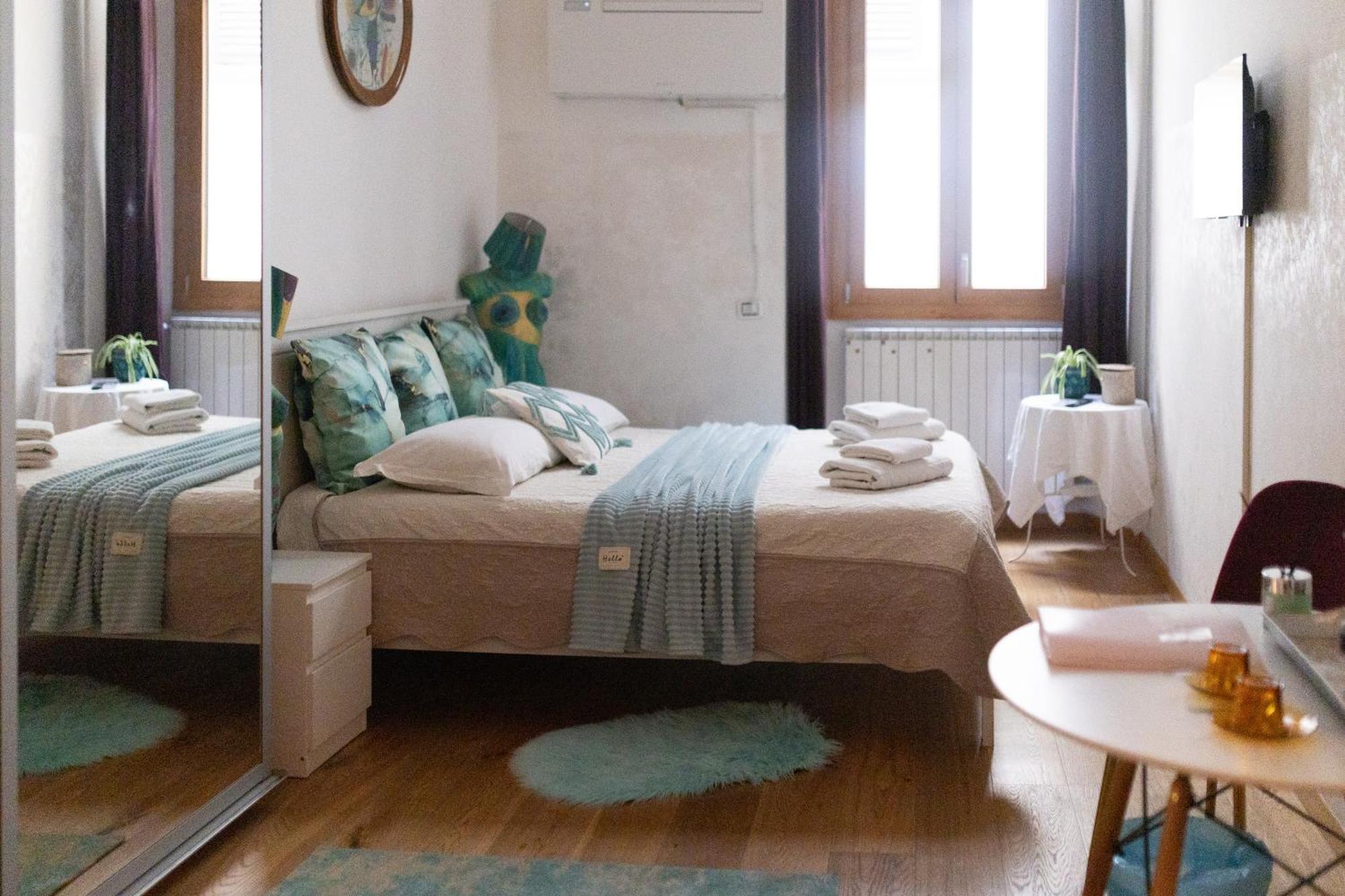 The Smallest Hostel Of Флоренция Экстерьер фото