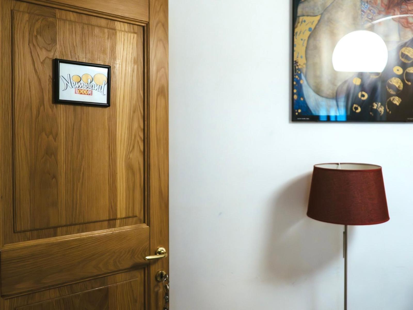 The Smallest Hostel Of Флоренция Экстерьер фото