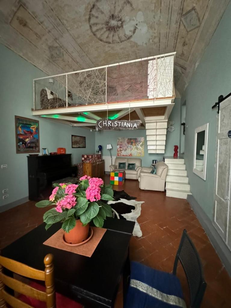 The Smallest Hostel Of Флоренция Экстерьер фото