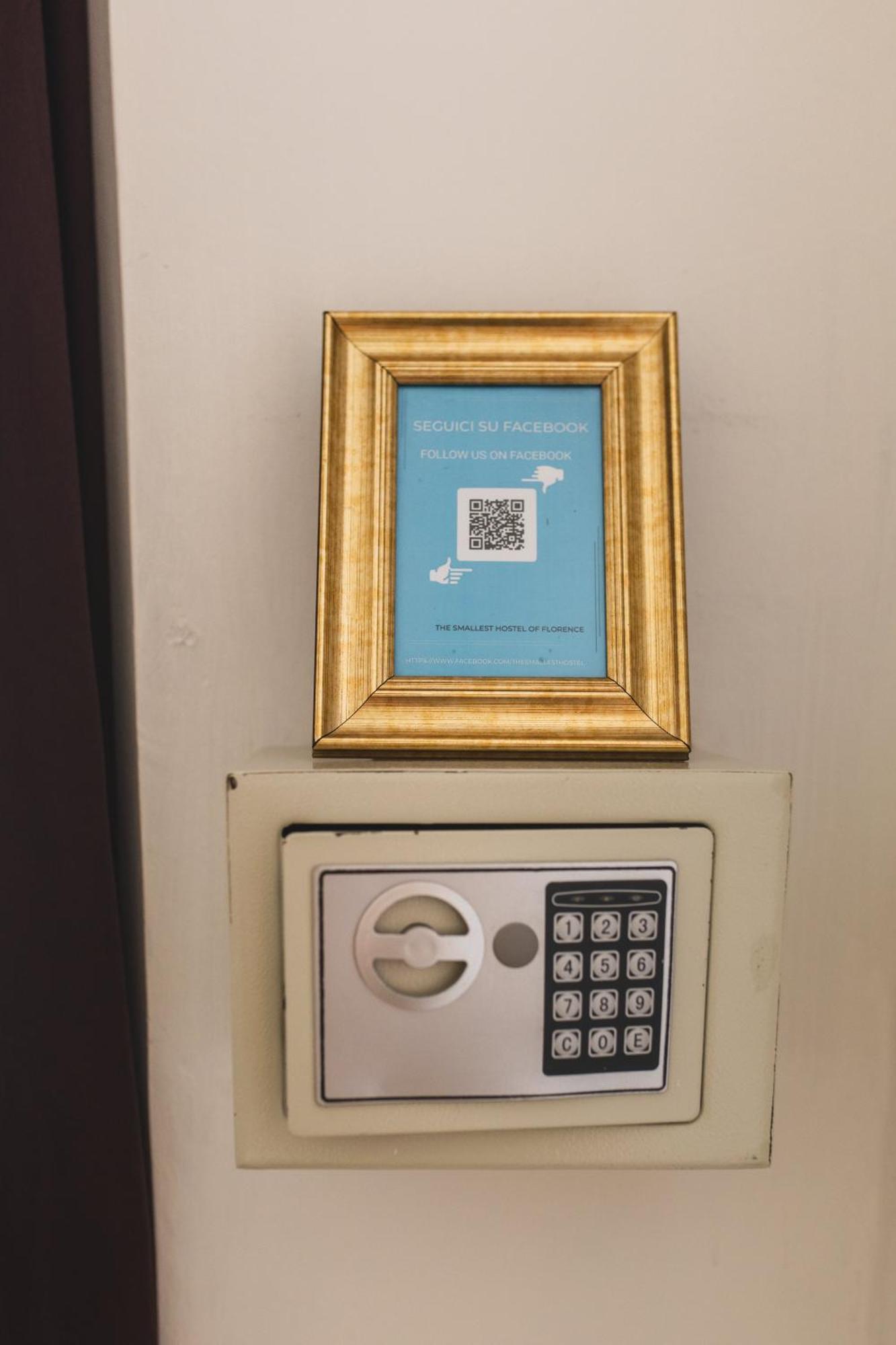 The Smallest Hostel Of Флоренция Экстерьер фото