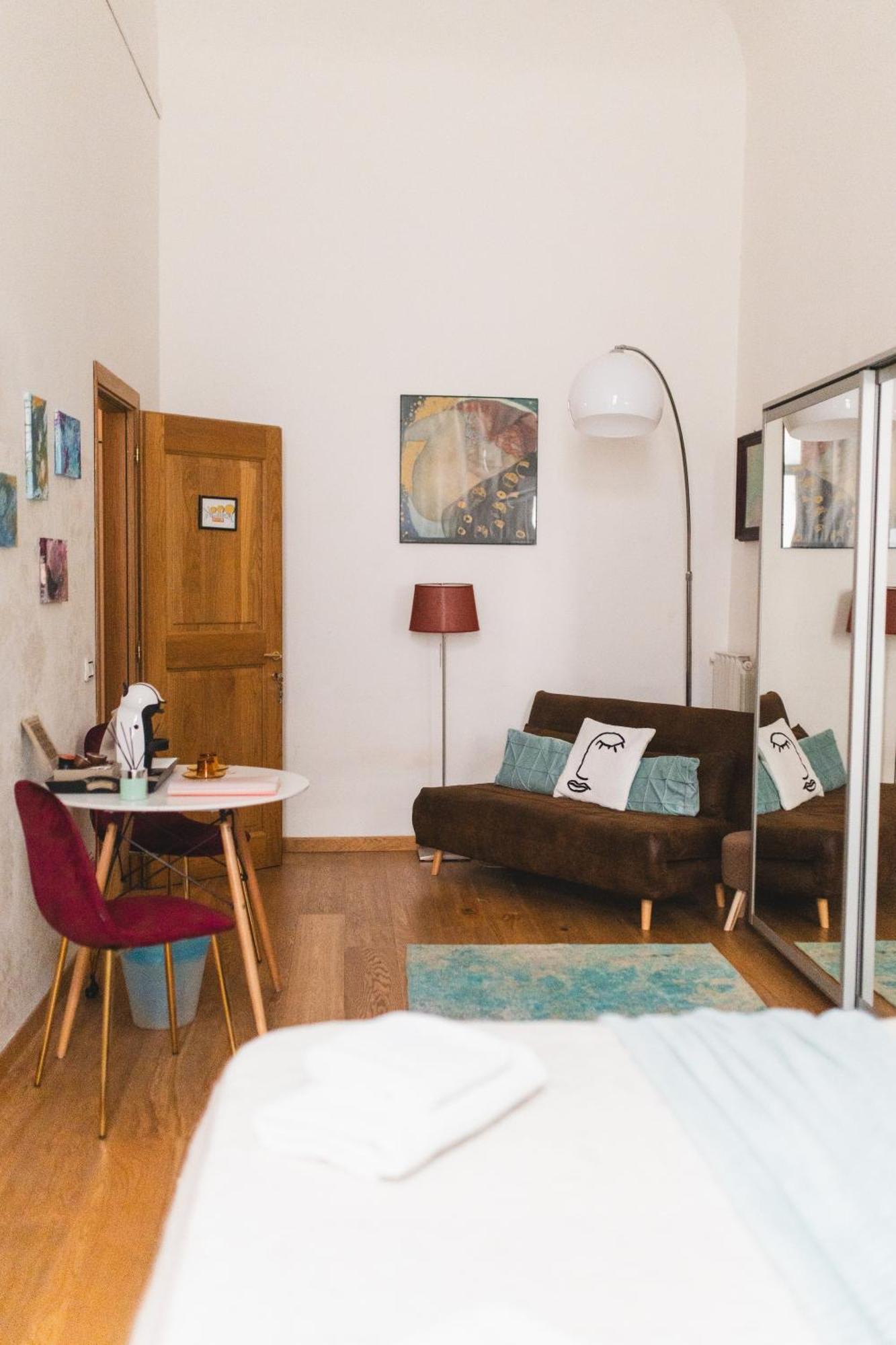 The Smallest Hostel Of Флоренция Экстерьер фото
